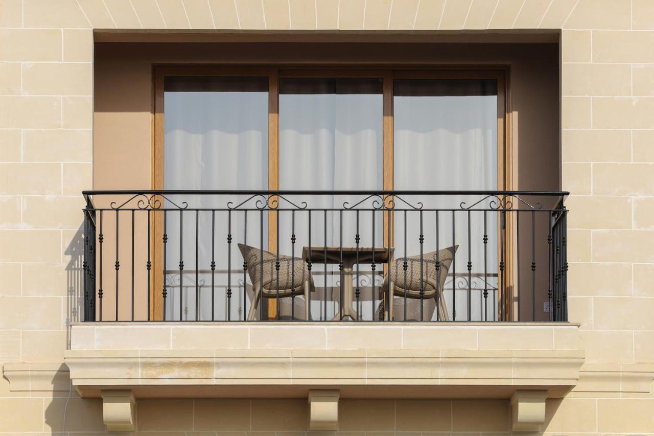 Gem Beachfront Apt With Amazing Bay And Sea Views Birżebbuġa エクステリア 写真